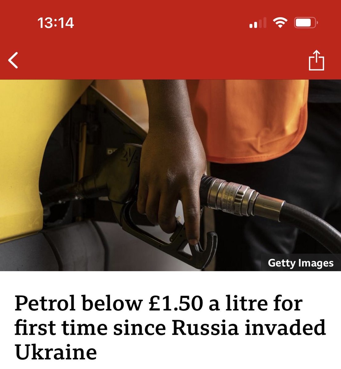 hhill67's tweet photo. Is it me @BBCNews but is this hand back to front !! Petrol below £1.50 a litre for first time since Russia invaded Ukraine https://t.co/ZpPvDGz3IU https://t.co/OjjWZprQum