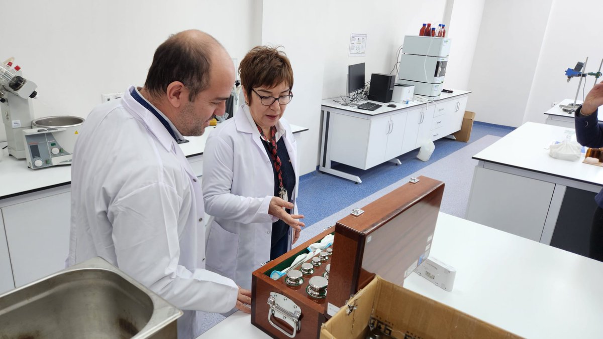 Bioİzmir Merkezi Kalibrasyon Lab. tarafından TEAM  Bilim ve Teknoloji Uyg. ve Araştırma Merkezi laboratuvar ekipmanlarının kalibrasyonları yapıldı .
Ortak faaliyetlerin artırılması konusunda fikir birliğine varıldı.Ev sahipliği için Prof.Dr. Görkem Akıncı' ya teşekkür ederiz.