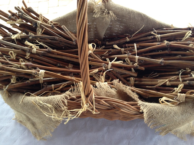 VisitIlok's tweet photo. Dan sv. Vinka ili #VINKOVO prisutan je u tradiciji #Iloka i #Srijema kao autentičan i važan vinogradarski običaj kada se reže prvi trs i zalije vinom uz molitvu da godina bude rodna, a veselje je posvuda, jer toplija je zima uz iločka vina! #VinkovoIlok 20-22.01. 2023. #VisitIlok https://t.co/F4OtnwCsMd