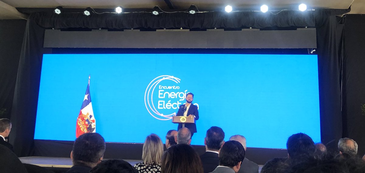 Alba un claro ejemplo de la reconversión de centrales termoeléctricas a través de soluciones innovadoras, comenta <a href="/GabrielBoric/">Gabriel Boric Font</a> sobre nuestro proyecto de sales fundidas en #Mejillones
📡 cutt.ly/h2OuUU1
#EncuentroEnergíaEléctrica
<a href="/GeneradorasCL/">Generadoras de Chile</a> <a href="/EElectricas/">Empresas Eléctricas A.G.</a> <a href="/transmisoras/">TransmisorasChile</a>