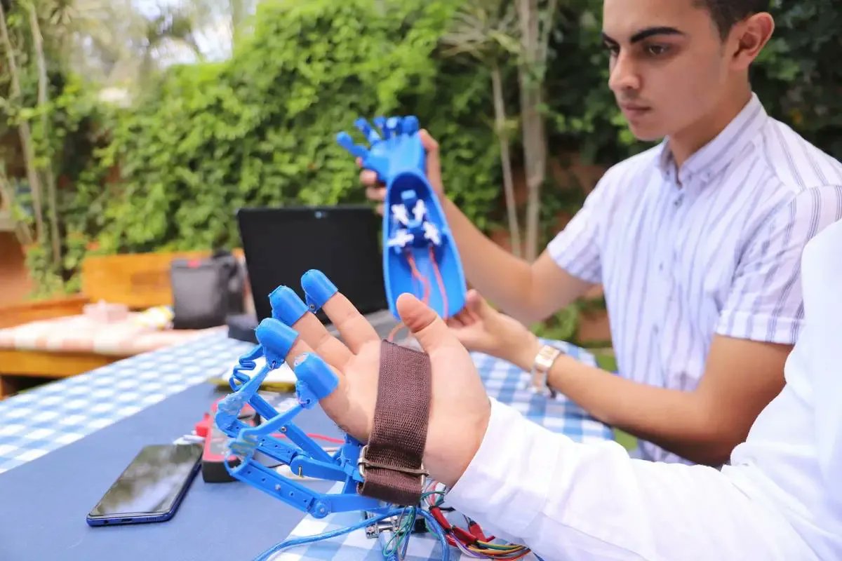 Amazing work from students Ahmed, Tarek, and Ammar who developed a mechanical arm through engineering software and 3D printing! buff.ly/3jS4Yl7 #limbdifference #3dprinting