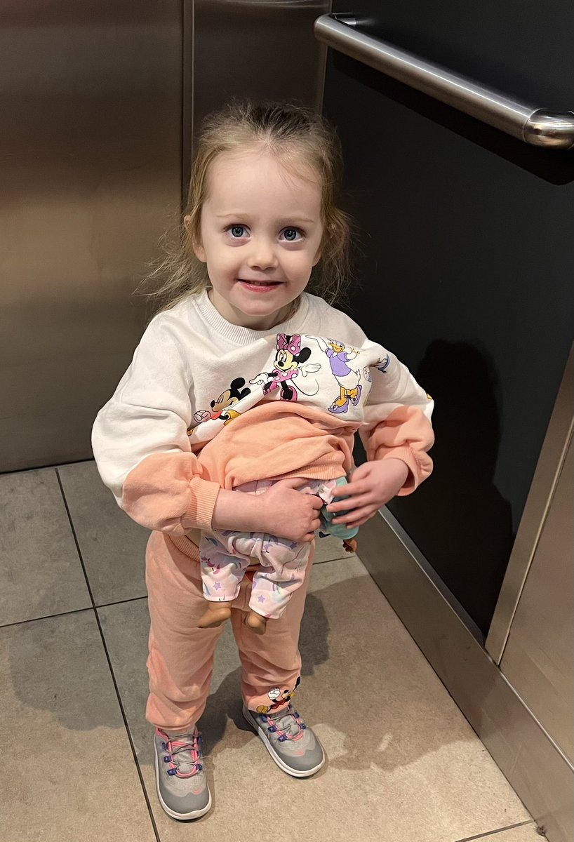 VickiMorgs's tweet photo. However you choose to feed your baby; always hold your baby close when feeding them milk so they feel safe and loved….. even if that’s a department store lift 🤱 #BreastfeedingOnTheGo #LearningToFeed #InfantFeeding https://t.co/g1MKYRBvUb