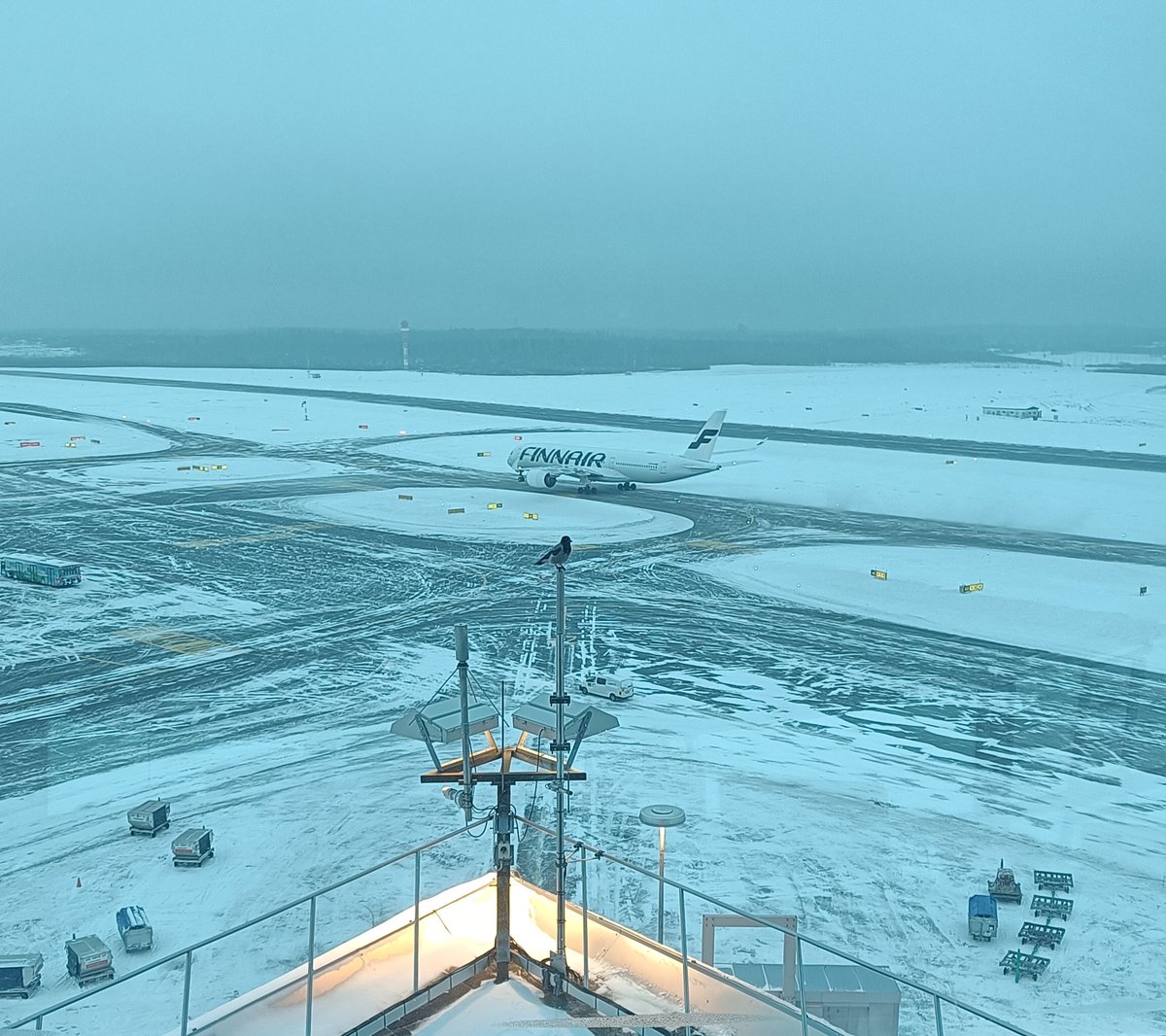Lentoasemalla on tilaa kaikenkokoisille linnuille

#HelsinkiAirport #lennonjohto