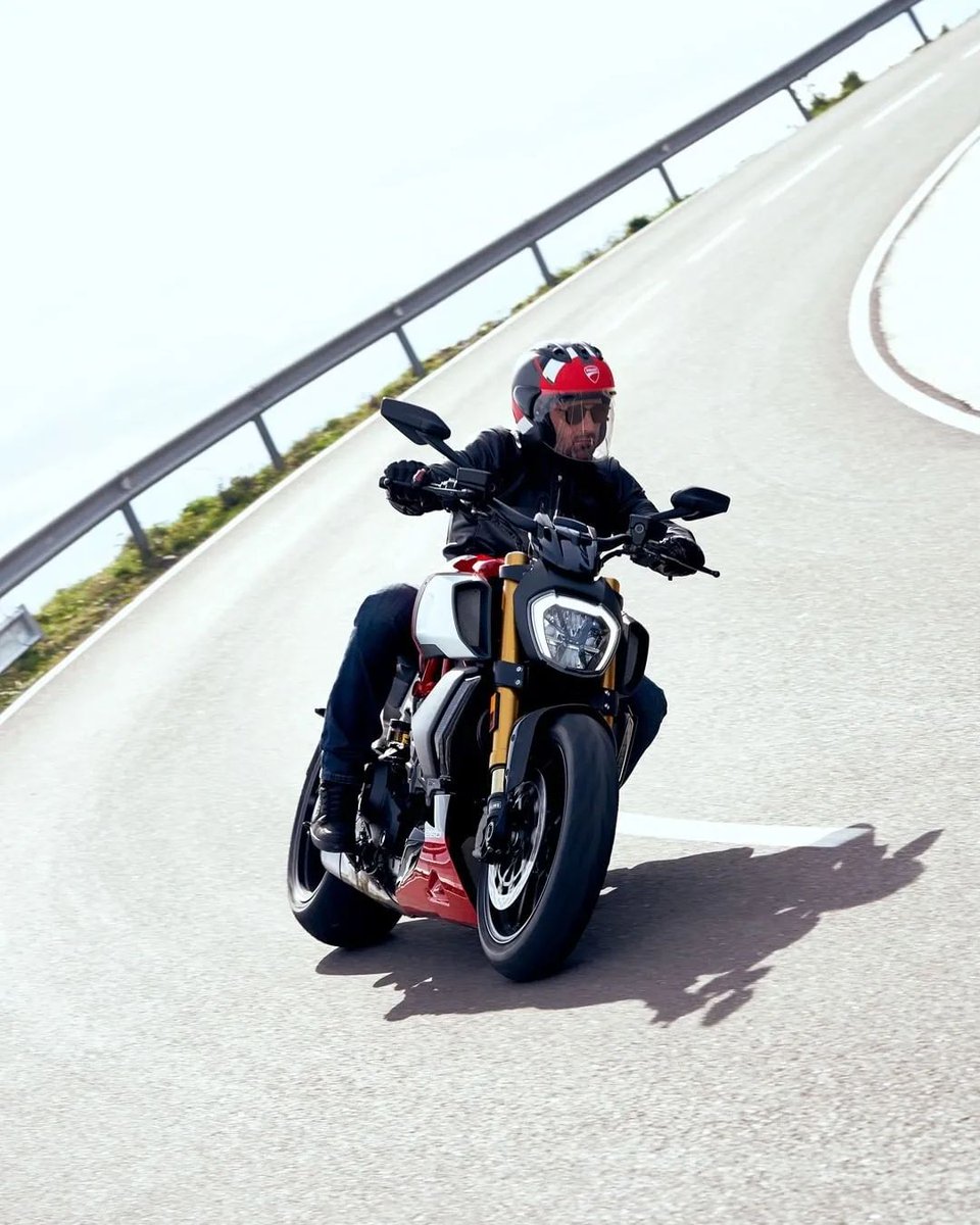 Ducati_India's tweet photo. A beast in these streets π
https://t.co/BAC8UE0d9G
#Diavel1260 #Ducati #Diavel #SoGoodToBeBad https://t.co/CMsT9BAlfx