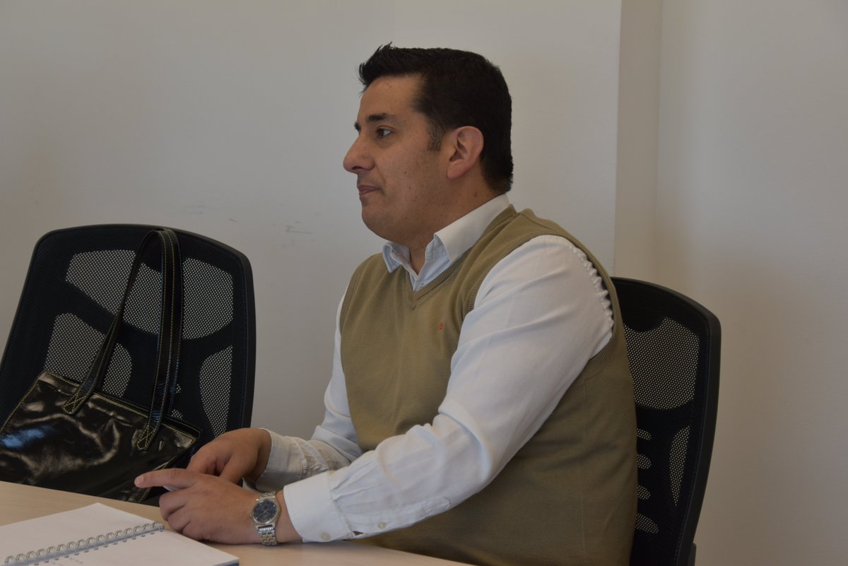 SenameLosLagos's tweet photo. Director regional (s), Cristian Andrade, se reúne con la directora de la escuela de informática y telecomunicaciones de @DuocUC sede #PuertoMontt, Carolina Martínez, buscando generar alianzas para el trabajo por la reinserción social de jóvenes en conflicto con la justicia. https://t.co/BoAvyFcF6j