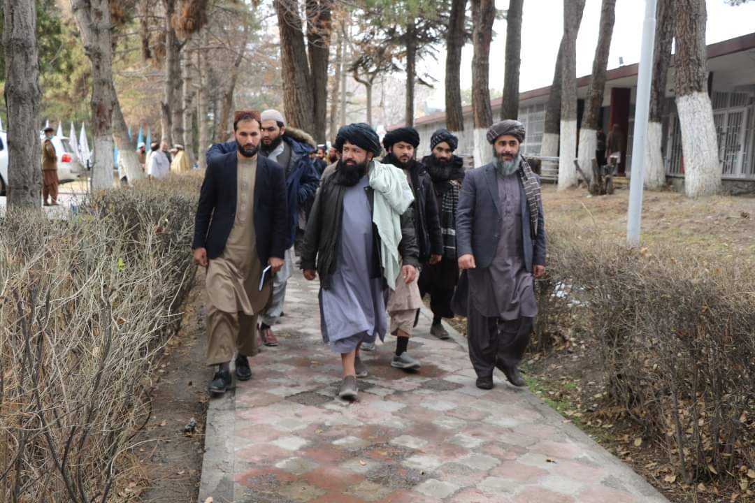 ehsani_maisam's tweet photo. تصویر ۲۱ از دانشگاه افغانیت و اسلامیت
این عکس را تقدیم تاریخ پنج هزاره ساله، تقدیم عبدالرحمان خان موسس افغانستان،تقدیم امان الله خان و محمود طرزی ناسوینالیست های افغان میکنم ک در گور شان به ثمره کار ۱۴۰ ساله شان بخندد. 
آره! این است افغانستان قرن ۲۱ در دستان افغانیت و اسلامیت! https://t.co/Gokhob5qeW