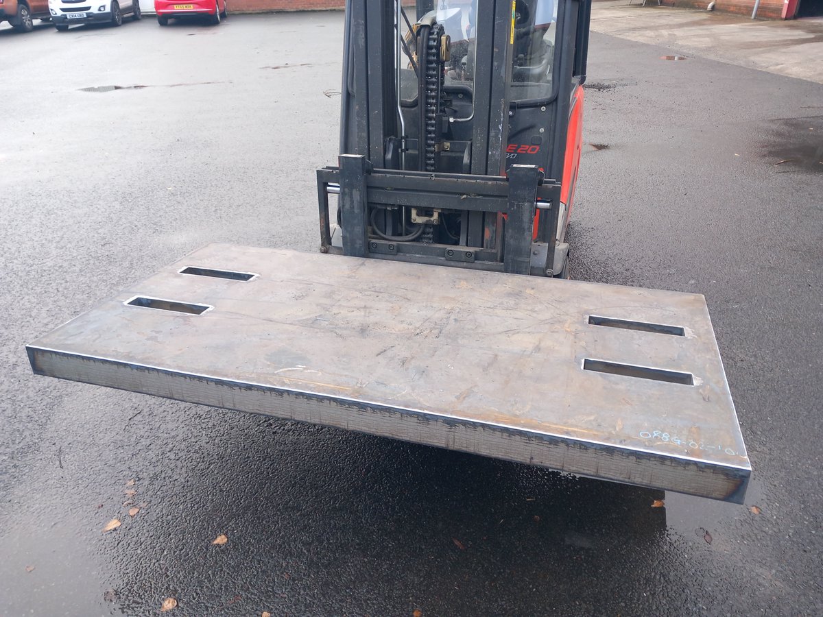 A nice cut edge on this impressive 100mm thick profile cut this week on the Flame machine!

#flame #100 #profiling #ukmanufacturing