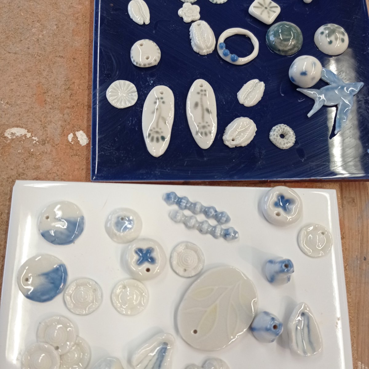 Aquest trimestre tenim nous monogràfics curts de Joieria. 💍💍
Podeu trobar tota la informació al nostre web: espaidelesarts.esplugues.cat/ceramica/

#escoladibuixesplugues #escolaceramicaesplugues #ceraperduda #cursdejoieria #joieriacreativa #joiesdeporcellana