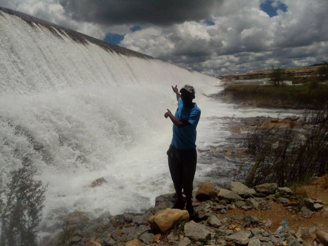 zinwawater's tweet photo. #ForCommunities
#ForDevelopment
#SpillAlert
Images of the spilling Muchekeranwa Dam which sits on the boundary of Mashonaland East and Manicaland Provinces. Scenic!!
@basera_john
@Marjorimunyonga
@NewZiana
@newswireZW
@RangaMberi https://t.co/4aI7ivBTsP