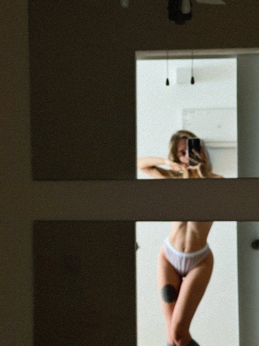 #SexyThursday 🥲 https://t.co/gVVqoQhuqO<a href="/tag/sexythursday"class="tags">#SexyThursday</a>