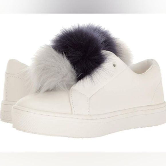 WickedJaded's tweet photo. So good I had to share! Check out all the items I'm loving on @Poshmarkapp from @eazybrizeydealz #poshmark #fashion #style #shopmycloset #gymshark #samedelman #rozali: https://t.co/gOAMd0MWm4 https://t.co/3piQ10mZLv