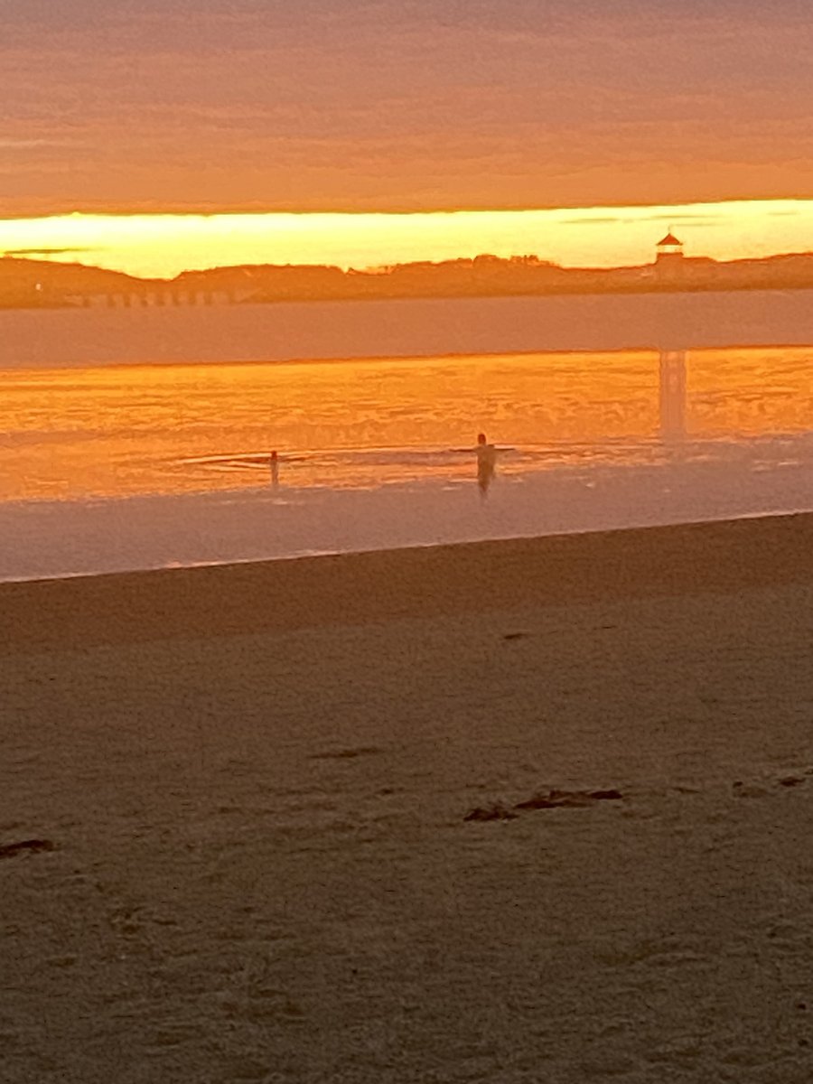 maureencaught's tweet image. Good morning from Pleasure Bay where two people were taking an early morning (and chilly) dip! Thank you to Peter G. For capturing! #southie #caughtinsouthie #southboston