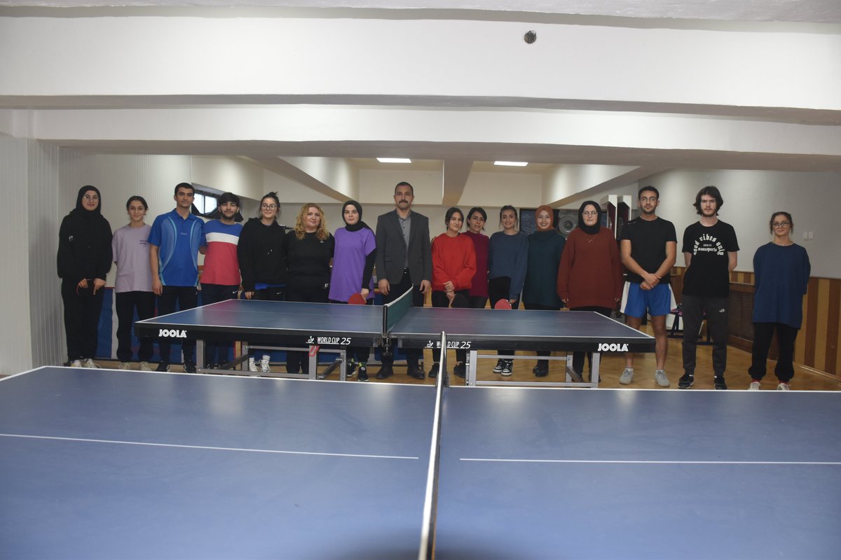 KarabukKYGM's tweet photo. İller Arası Masa Tenisi turnuvasında ilimizi temsil edecek olan yurt öğrencilerimiz çalışmalarını Antrenör Gülhan Büyüktopçu eşliğinde sürdürüyor https://t.co/bmWEPPY5rR