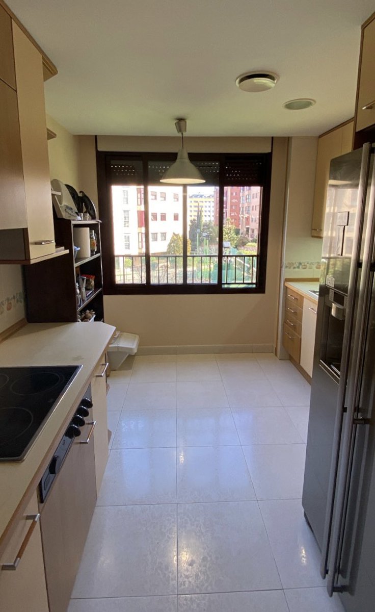 HOLA!! 
Buscamos inquilinx para una habitación con baño propio en Madrid (zona San blas-Simancas). Para entrar el 1 de febrero 
Para mas info dm!! 
⚠️⚠️Se agradece difusión⚠️⚠️