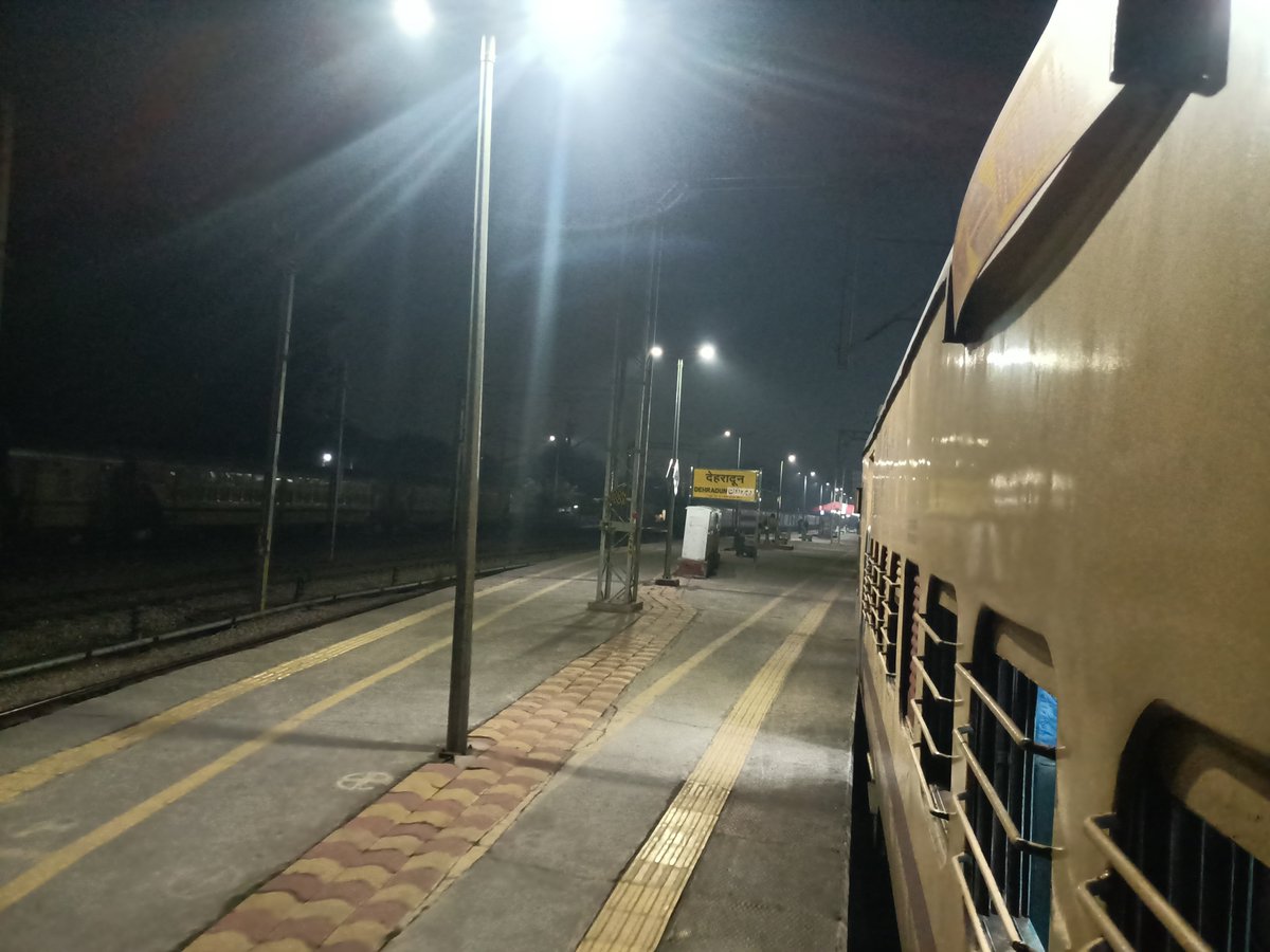 AbhishekAlaken's tweet photo. 🚂🚃 #scens #dehradun #station ... https://t.co/b4ekOy4Pbv
