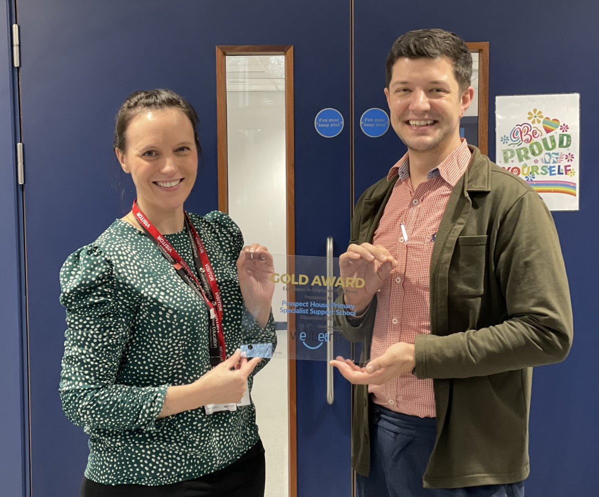 jade_walwyn's tweet image. Delighted to present @prospecthouse with their #GOLD #AWARD in #staffwellbeing 🌟 so well deserved, I am sure it will be displayed with pride 👏🏻 @ranthony_school