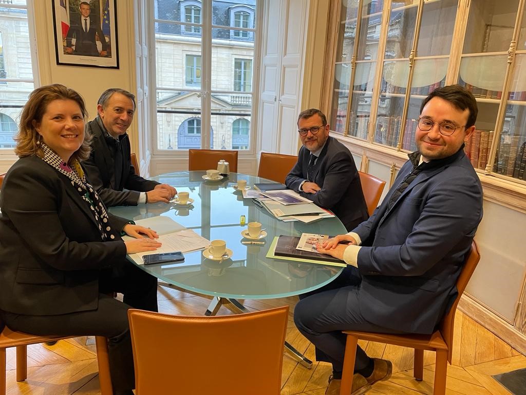 Belle réunion de travail entre le Ministre <a href="/OlivierKlein93/">Olivier Klein</a> <a href="/Ecologie_Gouv/">Min. Ecologie Territoire Transports Ville Logement</a>, son conseiller <a href="/HuguesPiazza/">Hugues Piazza</a>, <a href="/BenoitCoquart/">Coquart Benoit</a> Président et <a href="/asperrissin/">AS Perrissin-Fabert</a> DG <a href="/IGNES_FR/">IGNES</a>
👉De riches échanges autour des enjeux de l'adaptation des logements au vieillissement et de leur rénovation énergétique