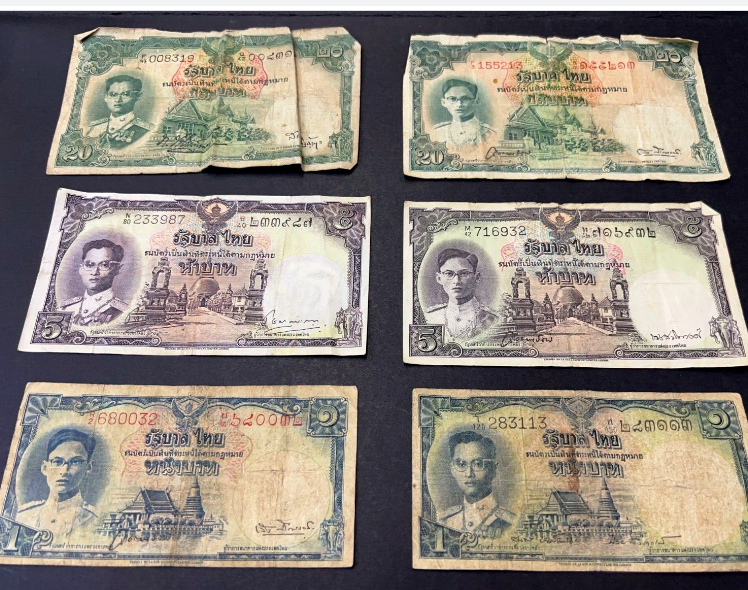 CromwellCoins's tweet image. Live on Auction now. Ending Sunday 15th January. Do not miss out...
Interesting set of old banknotes from Thailand LOT CR 1501-116 #thailandmoney #collectablebanknotes #papermoney #numismatics #vintagecurrency #baht #asiancollectablecurrency 
ebay.co.uk/itm/3346724638…