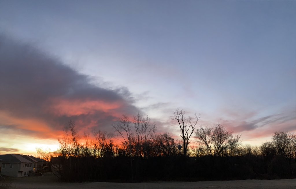 marchibald25's tweet photo. Sunrise from Platte City. @MBogowith @KarliRitter https://t.co/GWV73pVGaY