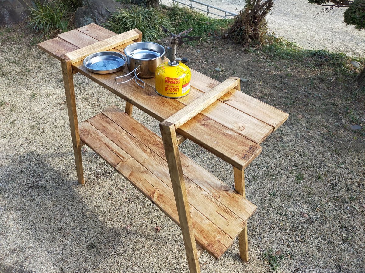 firedoragoncamp's tweet photo. DIYでウッドラックを作ってみました。設置 ・撤収が簡単です。
今季のキャンプで使っていきます。
・
・
・
#キャンプ　#camp　#camping #camper #campgear #ウッドラック　#キャンプ道具　#キャンプすきな人と繋がりたい #アウトドア　#Outdoor　#diy https://t.co/37MNvJr9gZ