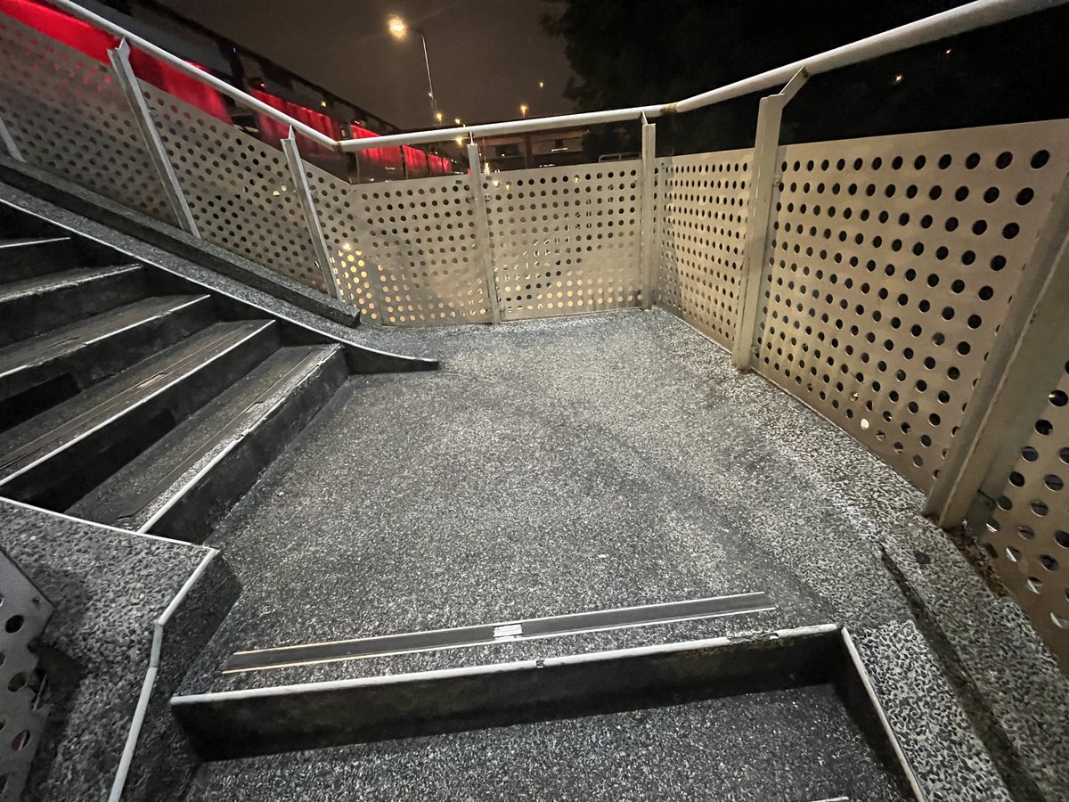 brucecha's tweet photo. I love public bicycle stairway #runnel. Look at that sloped 90-degree turn ramp on the mid-landing! #Taipei https://t.co/CvrVjHcEB9