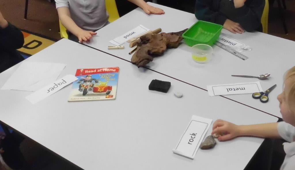 RichmondPri's tweet image. Year 1 have been scientists today exploring and sorting materials #scienceinsction #creativelearning #sortingfun