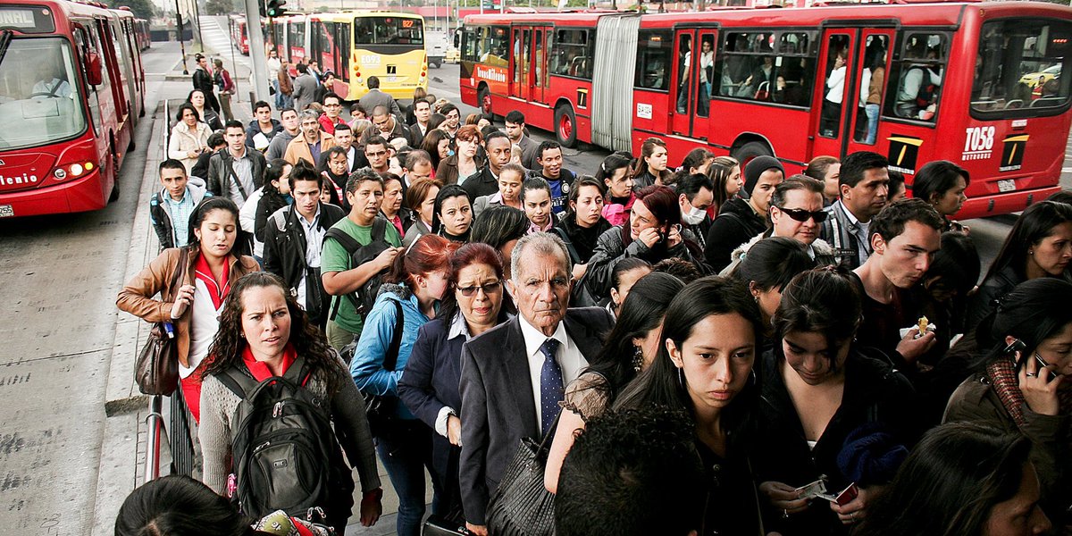 nacional_memes's tweet photo. Abro hilo de fotografías que demuestran que @TransMilenio es ineficiente, inseguro y mediocrepara la ciudadania. 
Y que claramente su pasaje no vale 2950 $ Según los servicios que brinda. https://t.co/FXwG5P1hEj