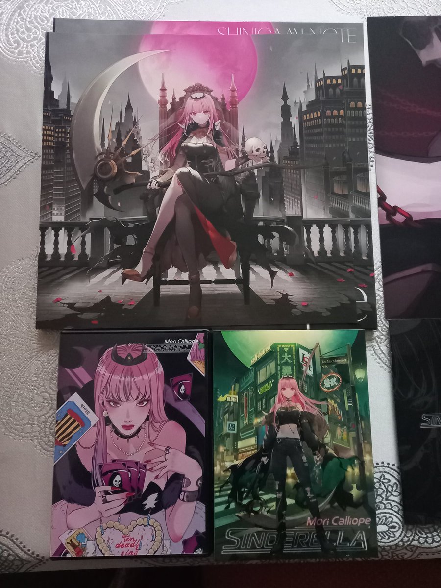 Nightma25148394's tweet photo. #Sinderella
#shinigaminote
#MoriCalliope
Got the vinyl and Sinderella recently. I was expecting a bigger package because of Shinigami Note Limited edition and I wanted to hang art by Yukisame so I was surprised. I am gonna watch Blu-Ray later and frame some arts. https://t.co/iNiBkDtjnO