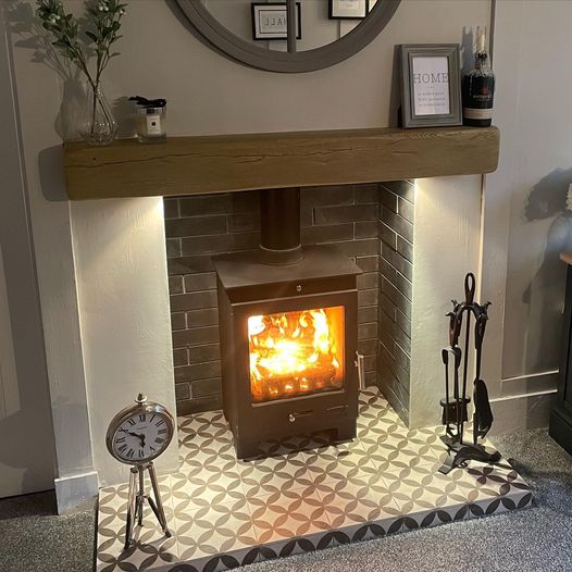 fires2u's tweet photo. Guess what is back in stock for the new year?!? The Portway Arundel multifuel stove 🔥🪵, click on the below link to buy today, so you can get this gorgeous wood burning stove delivered the end of this month - https://t.co/8cx9C8FfmA #stove #woodburner #homerenovation #fireplace https://t.co/v45up2I5Xq