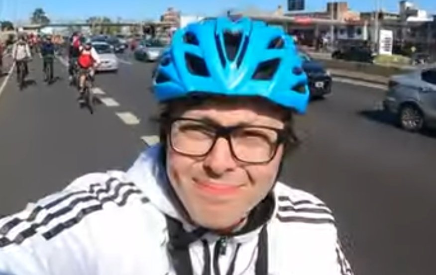 Oropel11's tweet photo. @BiciBandido che BiciVirgo la orda  de concientes sociales ya tiene tu carita, ahora falta untarla en el piso. Sos horrible HDP! https://t.co/9nQiTng6rP