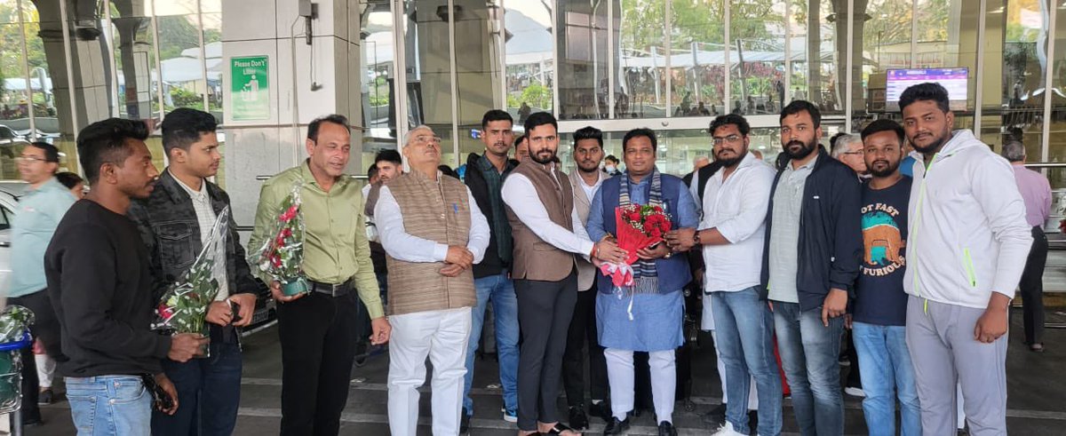 VasuRukharBjp's tweet photo. Thank you @bjymnagpur for warm welcome ..💐👍
#GoDueballGo https://t.co/04dqjBl9gi