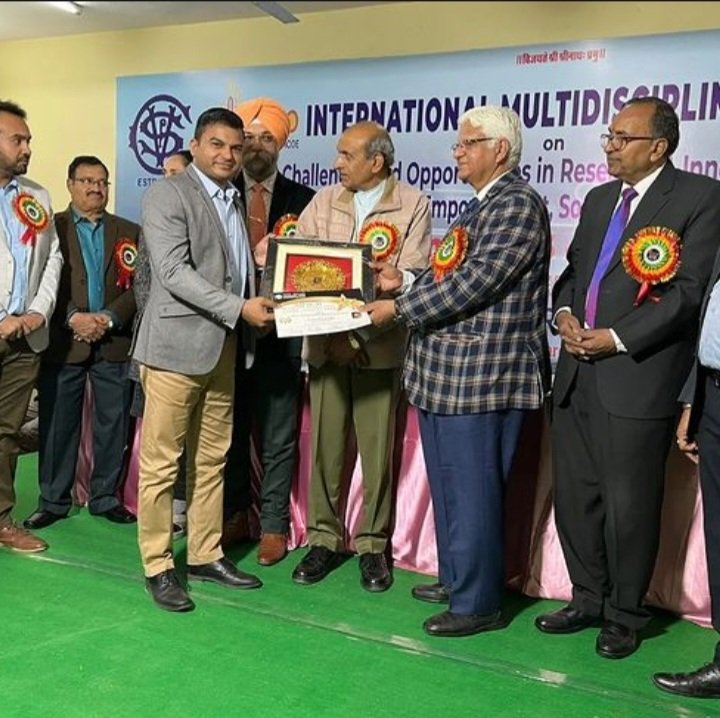 CollegeMbm's tweet photo. Prof. Kamlesh kumhar has been awarded as best researcher in architecture field.

Congratulations Sir 🎉🎊
@mbm_alumni https://t.co/JbAyYy9wTH