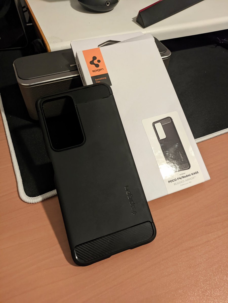 SimonRe95's tweet photo. @SpigenWorld I really like the "Liquid Air" one, but it's not available for my device (yet 👀) so I had to go for this instead and it's equally good 😃👍 https://t.co/46YEb5D1Qi