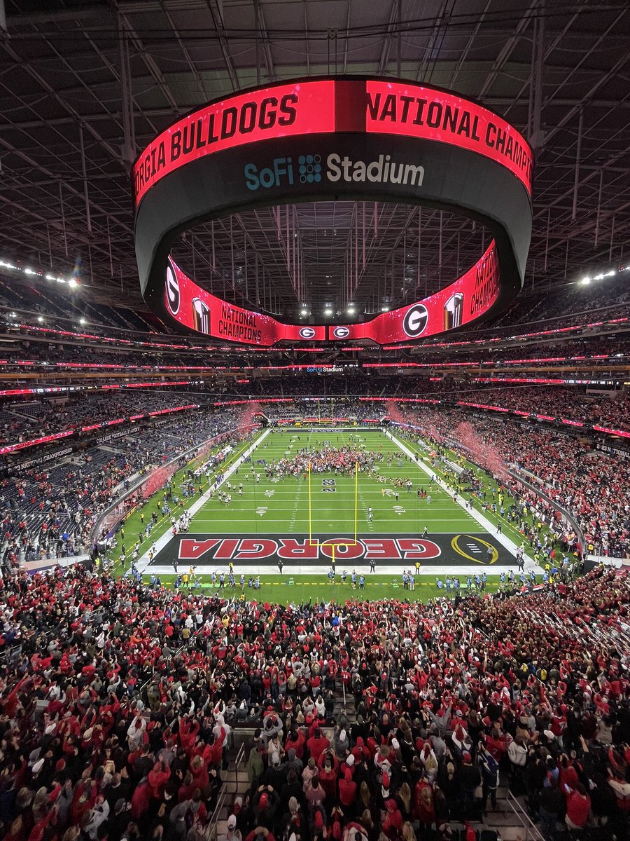 Tuba65's tweet photo. Fun times with @hightowerbanks at College Football Playoff national championship game. Good to see lots of @GABankers members stopping by our tailgate before the 65-7 dominant Georgia Bulldogs win. #GoDawgs  #BackToBack @UGAAthletics https://t.co/fuEkXiHeI6