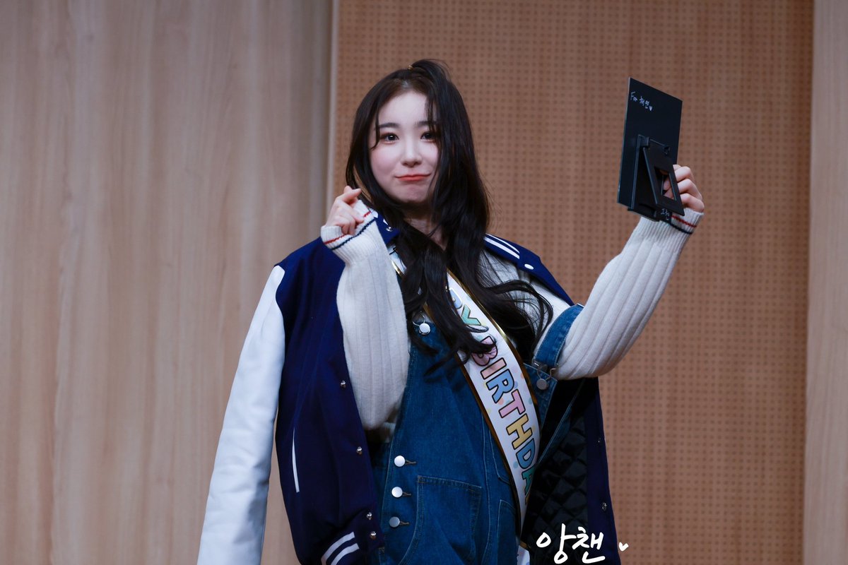 gebinara's tweet photo. 23년시작을알리는1월
#채연이의눈부신달빛_1월
너와함께라서너무행복해
#OurLightChaeyeonDay
올해도행복가득한한해확정이야 https://t.co/x7V9sd4TPg