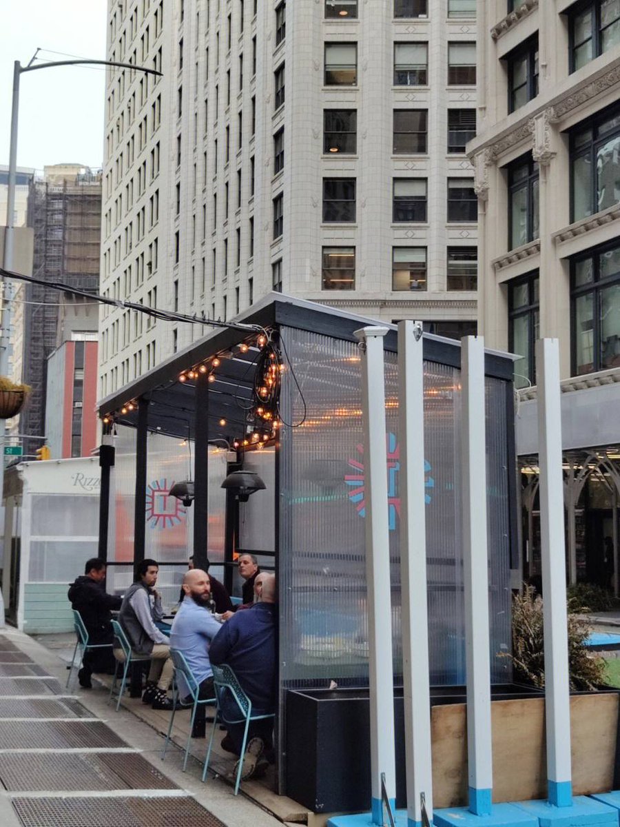 puransatya's tweet photo. On the gloomy streets of New York, people who are not interested are running around for their lives https://t.co/B3hFxok8AH