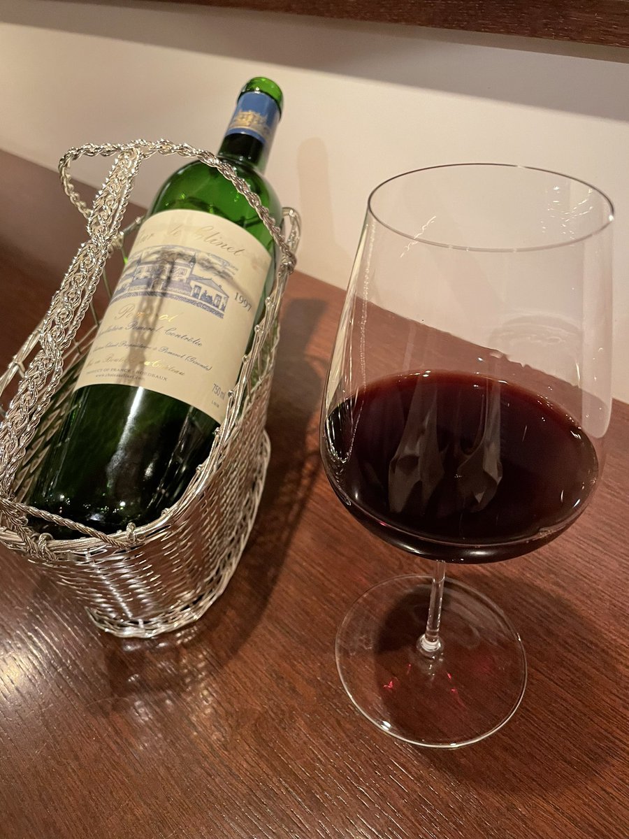 akaRingoJL005's tweet photo. Restaurant Wine Bar La Chambre

普段手の届かないワインの宝がたくさん，中には60年代のものも

シガーと相性のよいラムも

#代々木上原　#ワインバー https://t.co/qkz2cON8z2