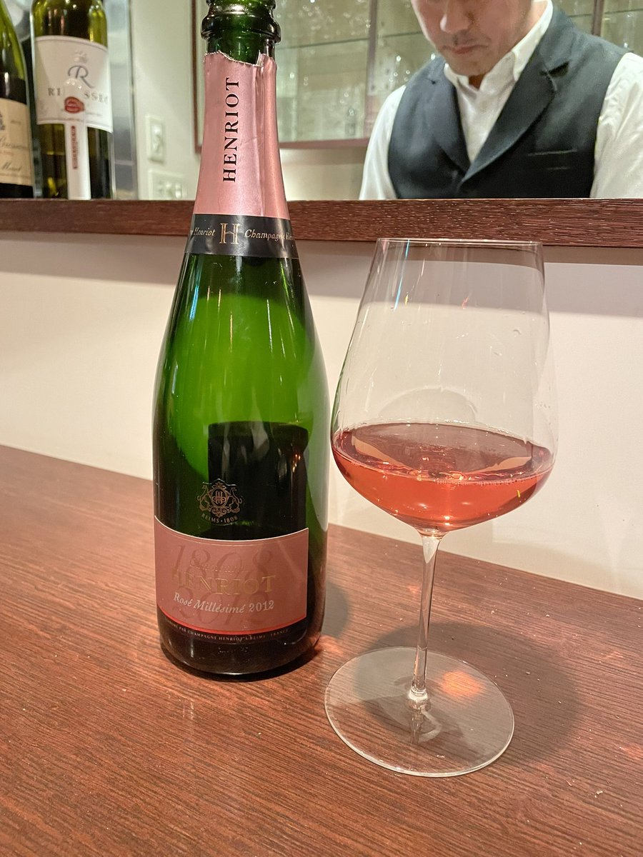 akaRingoJL005's tweet photo. Restaurant Wine Bar La Chambre

普段手の届かないワインの宝がたくさん，中には60年代のものも

シガーと相性のよいラムも

#代々木上原　#ワインバー https://t.co/qkz2cON8z2