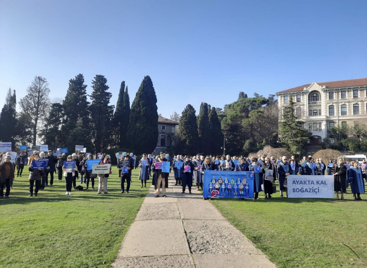 Yerimizden atılmayı #KabulEtmiyoruz Tüm Boğaziçi mezunlarını imzaya davet ediyoruz 👇👇
forms.gle/TeQtughpM8ZSDV… 

#AyaktaKalBogazici #YerindeKalBUMED 
<a href="/bumedofficial/">BÜMED</a> <a href="/UniBogazici/">Boğaziçi Üni.</a> <a href="/BogaziciAlumni/">Boğaziçi Mezunları Avustralya / Australia Alumni</a> <a href="/BogaziciKanada/">Boğaziçi Mezunları Kanada / Canada Alumni</a> <a href="/BogaziciBE/">Boğaziçi Mezunları - Belçika</a> <a href="/BogaziciSpain/">Boğaziçi Mezunları - İspanya</a> <a href="/FranceBogazici/">Bogazici University Alumni -France</a> <a href="/BogaziciUk/">Boğaziçi UK</a> <a href="/Bogazici_DE/">Boğaziçi Mezunları - Almanya</a>