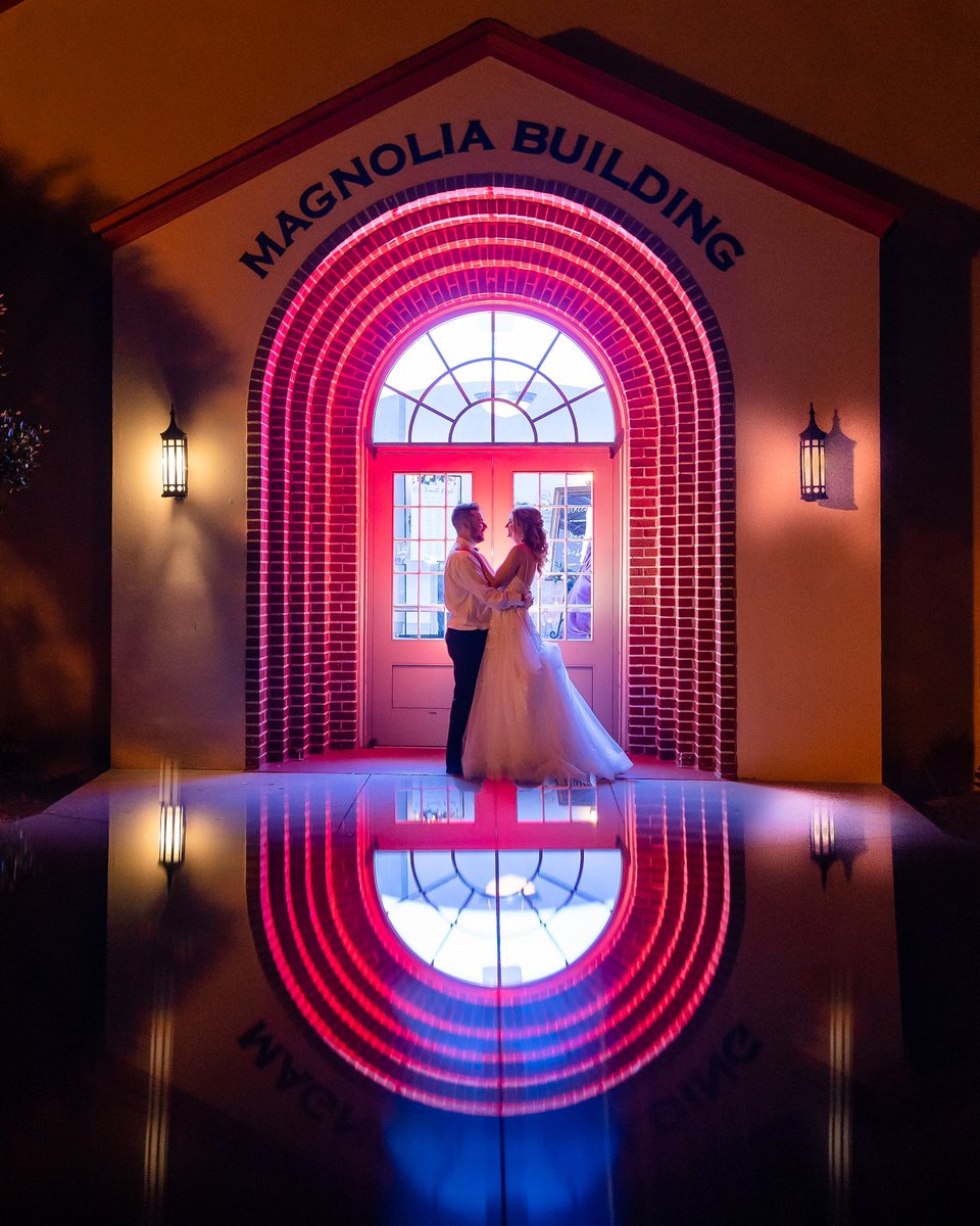 hoyosphoto's tweet image. One @GodoxGlobal AD200 flash with blue gel inside, another flash behind the couple facing up w red gel, then a cell phone for the reflection and the win! 😎🎉 I love getting creative for my couples #weddingphotography #lkld #tampawedding