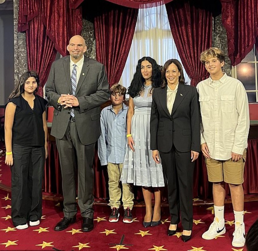 RealWokeJuice's tweet photo. True #Pennsylvania Royalty! We love you @JohnFetterman
#fetterman #fettermanisthebetterman #johnfetterman #democraticsocialism #truechangestartshere #changingpa #progress #progressive #leader #leadership #biden2024 #bidenfetterman #political #party https://t.co/FNG9x4ufph