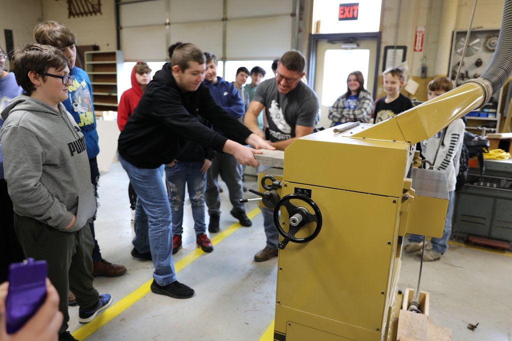 schools_garrard's tweet photo. Another Tuesday, another Tech Center feature! Today we are highlighting the recent GMS 8th Grade visit to our ATC! Students visited Auto, Carpentry, Electric, Welding, and Nursing classes to learn about opportunities for incoming students! #techcentertuesday #atcproud https://t.co/0VojRQRbJG