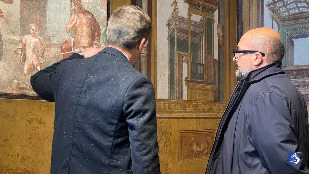 MiC_Italia's tweet photo. Il Ministro della Cultura, @g_sangiuliano al @pompeii_sites per la riapertura della Casa dei Vettii. Con lui il Direttore Generale Musei del @MiC_Italia, @MassimoOsanna e il Direttore generale del Parco archeologico di Pompei, @GZuchtriegel.
#10gennaio https://t.co/8I3pDDIfKK