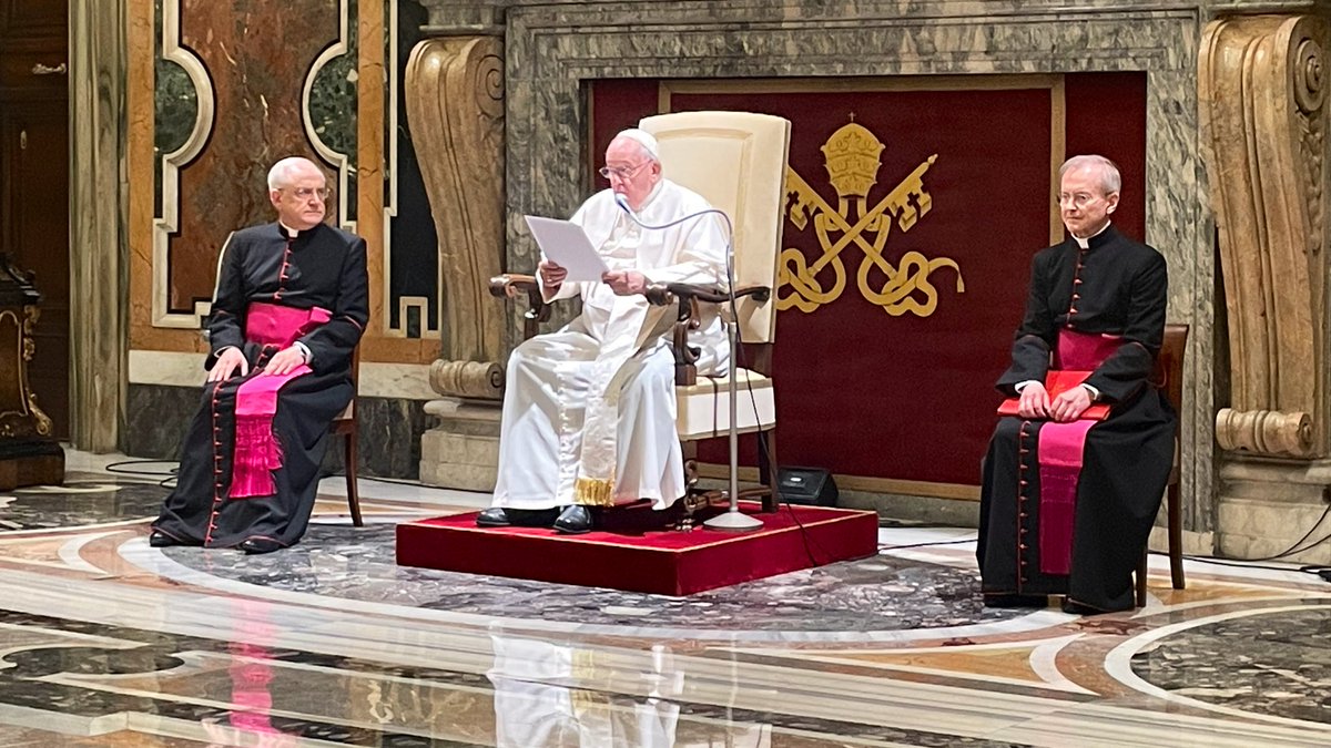 An old white dressed priest talks about #ArtificialIntelligence . He isn’t an expert, but he has the fate of humankind at heart. And that is enough. <a href="/Pontifex/">Pope Leo XIV</a> on #AIEthics and <a href="/call_rome/">RomeCall</a> press.vatican.va/content/salast…