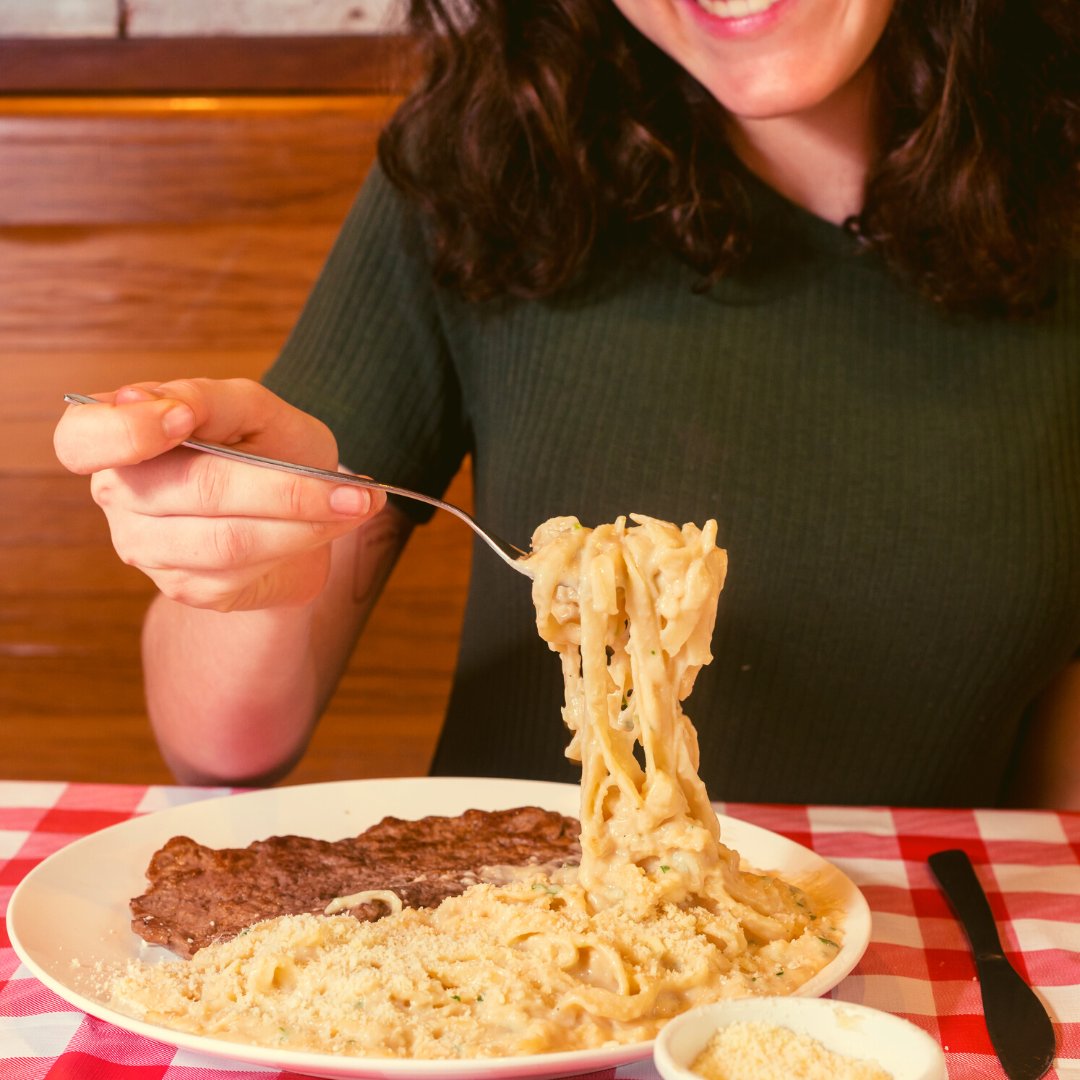 parmebr's tweet photo. Boa do Almoço é na Parmê! 😉🍝
⠀
Peça já o seu em uma das nossas lanchonetes de shopping ou de rua.
⠀
🏍Peça também pelo delivery.
⠀
Confira nossos lojas no link da Bio.
#Parme #pratos #churrasco #gastronomia #restaurante #delivery #shopping https://t.co/pfzhtf0VUS