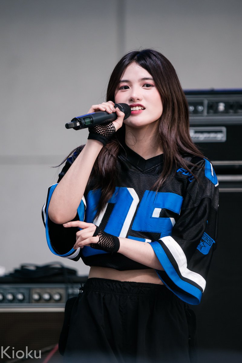 haruhiyuu's tweet photo. [2022.10.23] KAIA Angela
「 South Groove Music Caravan 」

🐻🤗

KAIA AT SMTANZA
#KAIAMallTour #KAIA #KAIA_ANGELA
@KAIAOfficialPH @KAIA_Members https://t.co/5q7jNkRu5Q