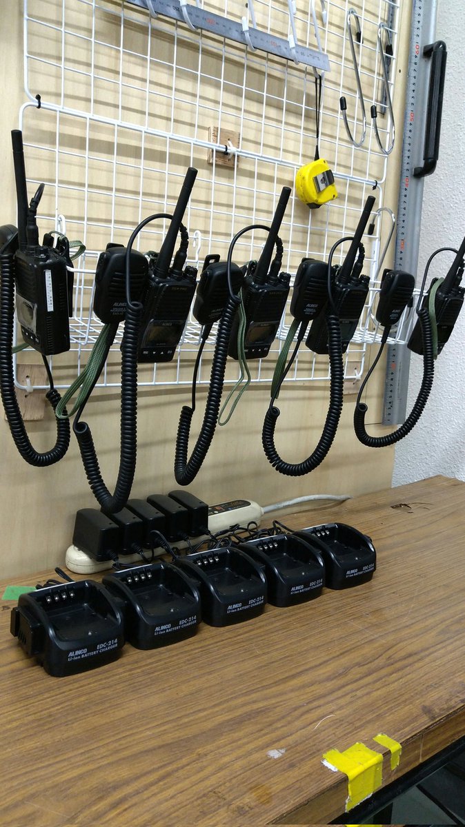 oit_solar's tweet photo. この度、無線機を導入しました✨
これまでLINEの無料通話を無線機代わりに使用していましたが、大会開催地の通信環境が良くない場所がある影響で途切れたり、強制切断されることが多発していたので導入する事となりました
#大阪工業大学ソーラーカープロジェクト
#大阪工業大学
#ソーラーカー https://t.co/JtNUog5xPf