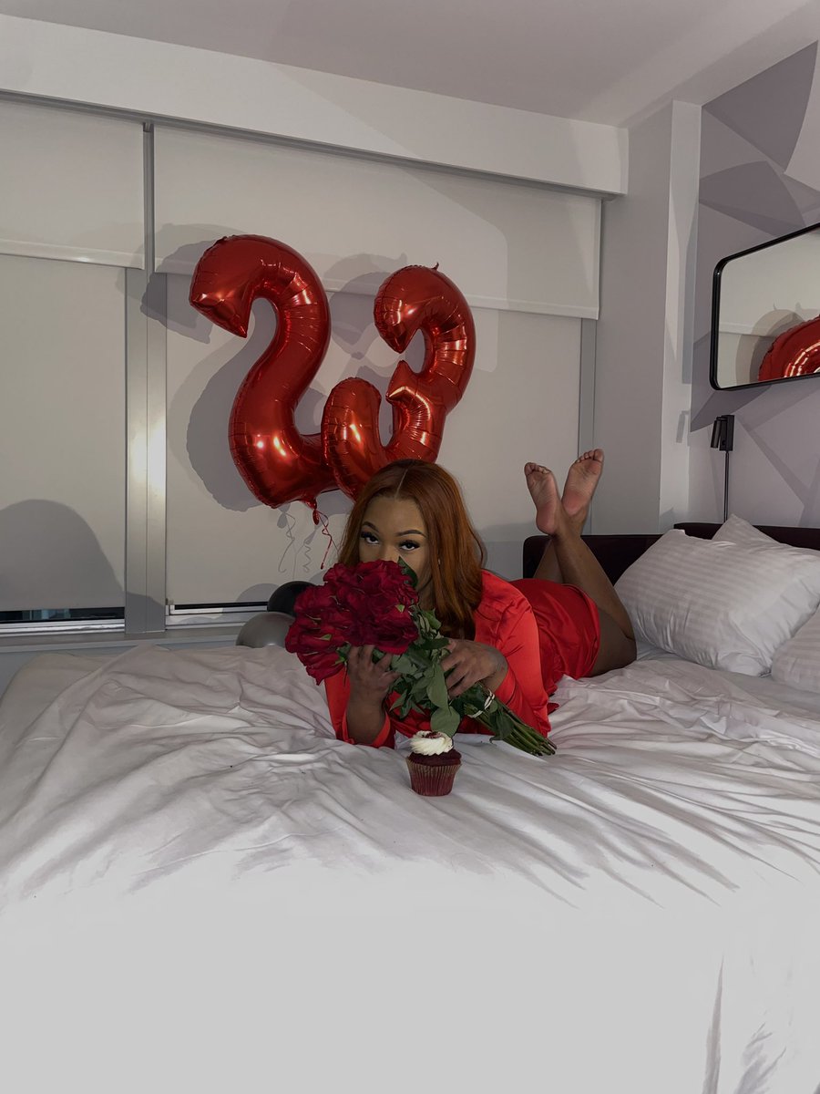 caycraycay's tweet photo. Oh yea I’m 23 now 🫶🏾😂 https://t.co/eZkvkJsI5r