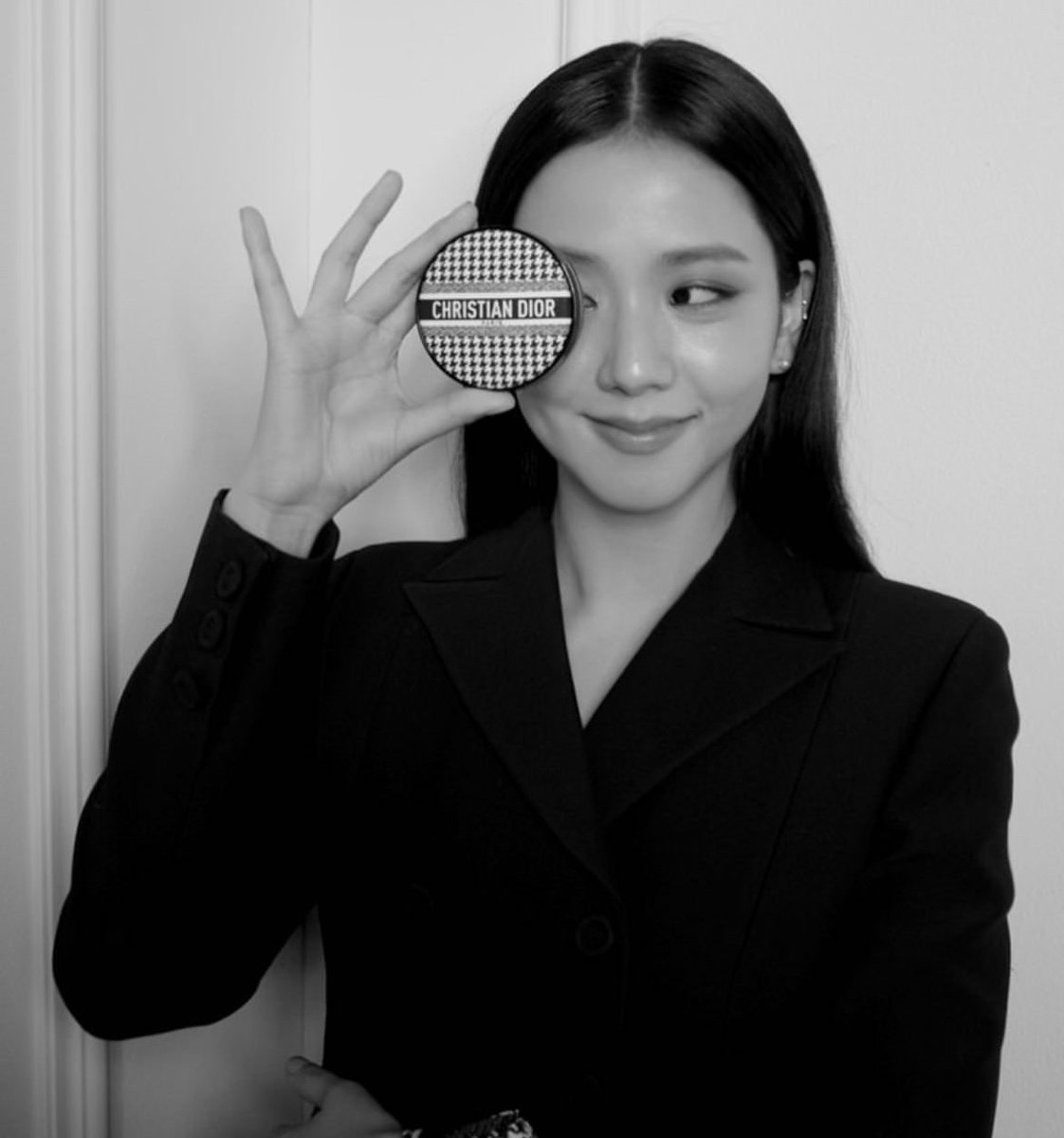 IVE__PINK's tweet photo. (⁠｡⁠•̀⁠ᴗ⁠-⁠)⁠✧
#JISOO #ANYUJIN https://t.co/MwSVKe7PEH