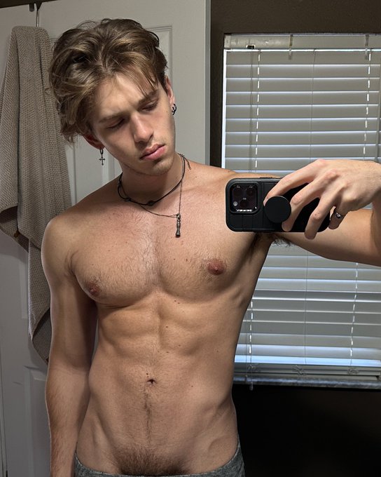 Okay okay fine.. 1 like = 1 sukk https://t.co/a5fhfBaBLH